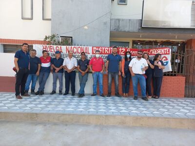 Funcionarios de Copaco se manifestaron en la sede de Pilar, por espacio de una hora frente a la institución estatal para exigir el pago de salarios y aguinaldos.