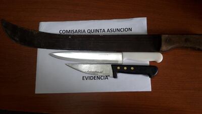 Armas incautadas de los detenidos.