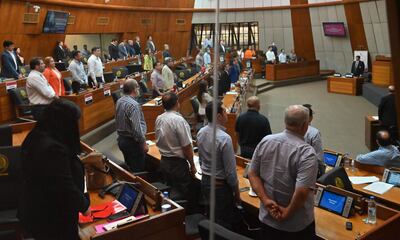 Minuto de silencio ayer en memoria a Rodrigo Quintana, cuya memoria algunos liberales no honraron con sus votos.