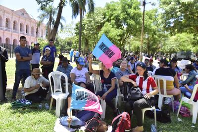 Grupos "profamilia" se manifestaron esta mañana para exigir la derogación de la Ley 6659/20, que permite una donación de 38 millones de euros al sistema educativo paraguayo.
