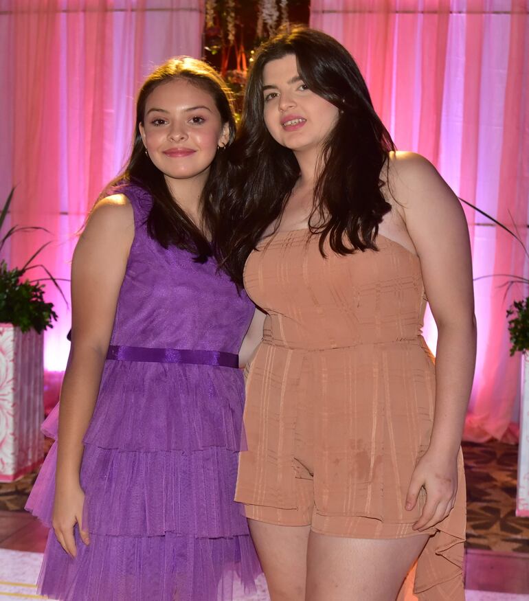 Sabrina Camacho y Regina Benítez.