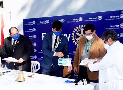 Acto de entrega de aportes del Rotary Club Encarnación Norte.
