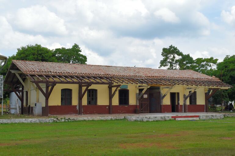 Fachada de la exestación de Iturbe que está siendo objeto de refacción gracias a una donación de Taiwán a través de la Secretaría Nacional de Cultura (SNC).
