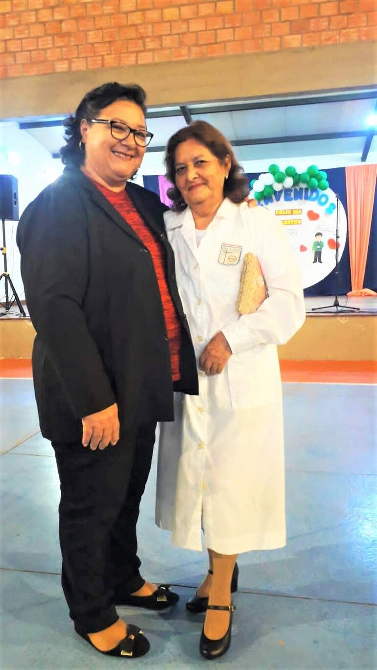 Agasajan a ex docentes del colegio San Roque González
De emilce ramirez <emilce.ramirez1970@gmail.com>
Destinatario foto@abc.com.py
Fecha 28-04-2023 15:17