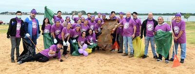 Con una jornada de limpieza en la Costanera de Asunción, colaboradores de Quimfa celebraron el Día del trabajador.