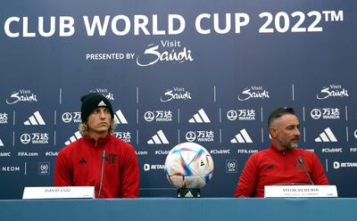 David Luiz y Vitor Pereira, zaguero y entrenador del Flamengo, durante conferencia previa al duelo contra Al Hilal por una de las semifinales del Mundial de Clubes.