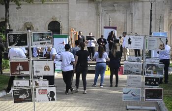El evento en conmemoración del Día Nacional Libre de Humo de Tabaco se realizó en la Plaza de los Héroes, al costado del Panteón de los Héroes.