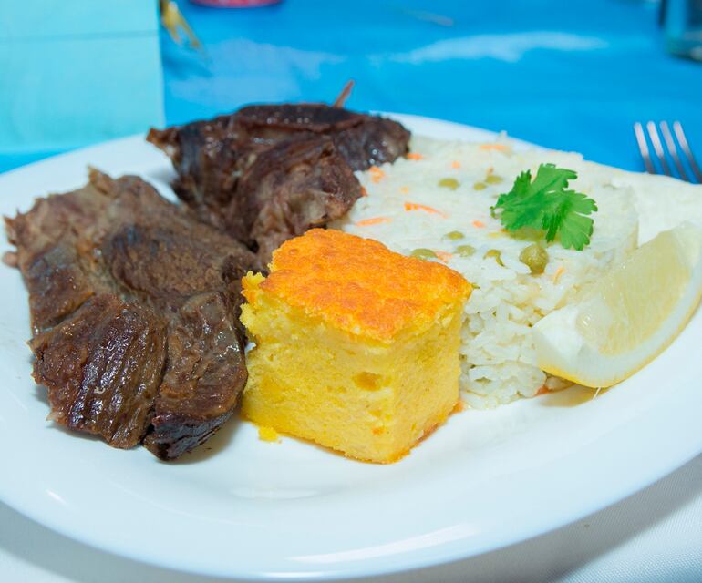 El asado con la sopa paraguaya tampoco faltan en el menú de Semana Santa.