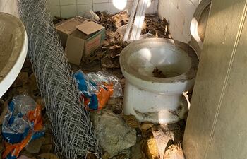 Desde hace tres años, la escuela Cerro Corá de Lambaré tiene zonas clausuradas, aunque se habían destinado G. 348 millones para arreglo de techo.