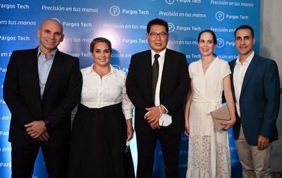 Horacio Di Pardo, Cynthia Burgos, Joon Hyung Park, Natalia Rojas y Marcel Burgos durante la inauguración del nuevo showroom de Pargos Tech SA.