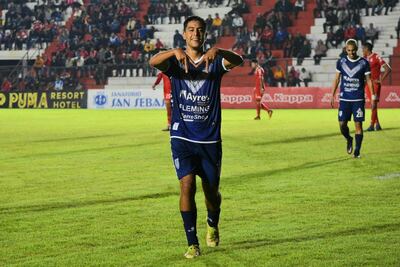 El volante creativo Diego Fabián Barreto Lara (28 años), celebra su tanto, el segundo de Ameliano ayer en la victoria sobre el General Caballero. (Foto: APF)