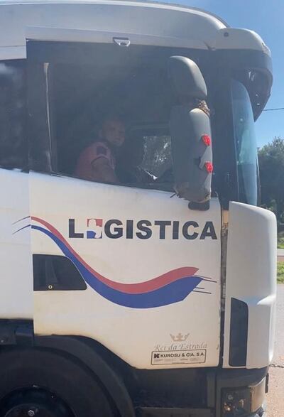 Algunos de los testigos filmaron el camión y sus acompañantes. También hubo registro en cámara de circuito cerrado.