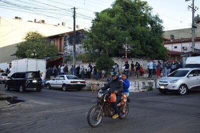 Zona Mercado Municipal número donde en plena cuarentena miles de compradores se aglomeraban frente a supermercados y otros locales. Muchos eran reacios al uso de mascarillas. En este tiempo la Municipalidad local no ejerció control alguno