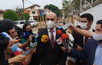 Julio Mazzoleni, ministro de Salud, hoy durante la inauguración del pabellón del Hospital de Lambaré.