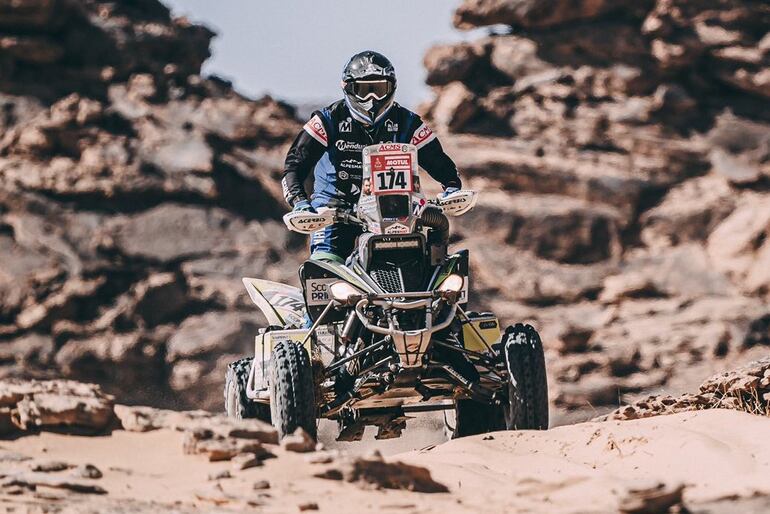 El piloto francés está muy cerca de llevarse la victoria en los Quads.