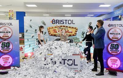 Momento del sorteo que se realizó en Bristol cerrando así “La promo de tus sueños”, con Diego Rubén Mereles, como único ganador.