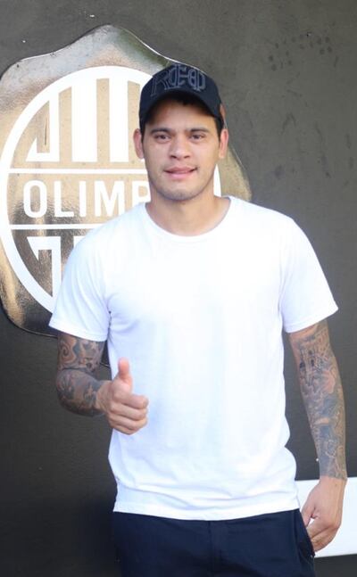 Esta foto es de ayer, tras la última práctica de William Mendieta con el plantel en la Villa.