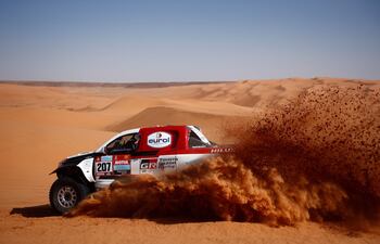 Giniel De Villiers se quedó con la novena etapa del Dakar.