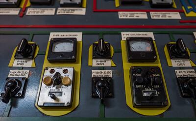 Consola de control de la planta nuclear Greifswald en Lubmin, Alemania, que será desmantelada.