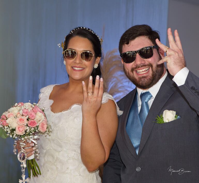 Ante la ley civil y religiosa consagraron su unión.