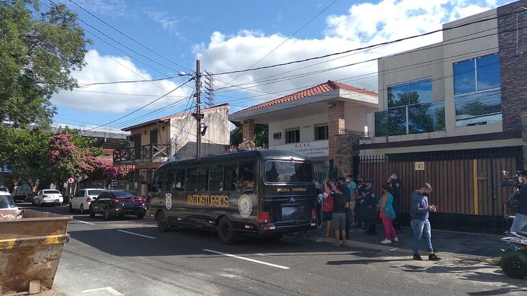 Momento en que los detenidos fueron llevados a la Fiscalía para declaración indagatoria.