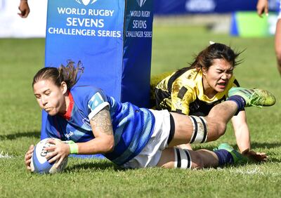 La Yacaré Lucero Viveros (32 años) se arroja para convertir el try para las yacaré en su histórico triunfo ante Tailandia, en Sudáfrica.