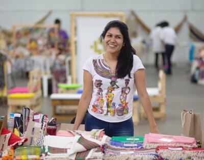 Lorenza Ortiz es la propietaria de la tienda Poyvimanía.