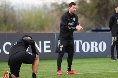 Lionel Messi, estrella de la selección argentina, durante el entrenamiento albiceleste.