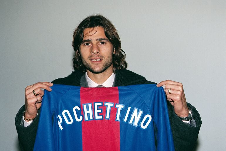 Mauricio Pochettino cuando llegó al PSG de Francia como jugador en 2001.