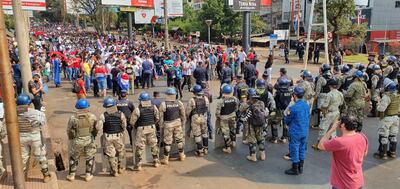 Los manifestantes llegaron hasta cerca de la Aduana, donde intentarán cerrar las dos calzadas de la ruta.