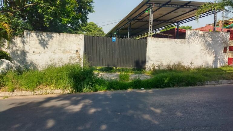 La propiedad está abandonada, asegura el denunciante.