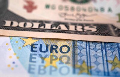 El billete estadounidense se fortalece frente al Euro.  (AFP)