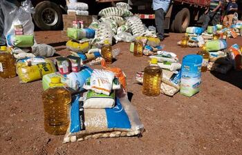 Los kits de alimentos para los indígenas de Amambay se armaron en la Gobernación de ese departamento. A algunas comunidades, no alcanzaron para todas las familias.