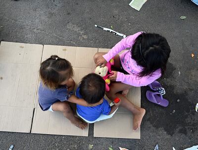De los 580 indígenas apostados frente al Indi en improvisadas carpas, al menos la mitad eran niños y niñas.