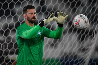 Alisson Ramses Becker, 29 años, vuelve a la titularidad en la portería de Brasil luego de estar ausente en el combo de setiembre por no haber tenido permiso de su club, Liverpool.