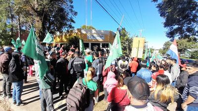 La manifestación continuará mientras no se libere a los campesinos.