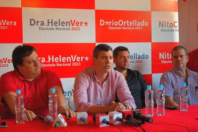 Santiago Peña y Pedro Alliana junto al precandidato a Gobernador de Guairá, César Luis Sosa y el senador Antonio Barrios.