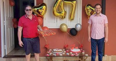 El médico de Itaipú y supuesto planillero en el MSP Iván Sosa (i) con Mauricio Torres de Tesãi.