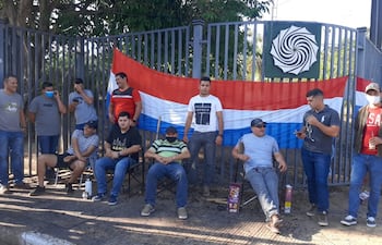 Guardias de Seguridad Watchman en huelgas en Ayolas.