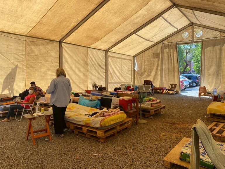 La carpa será desmantelada hoy, según indicaron los familiares