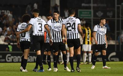 Los jugadores de Libertad después del empate 2-2 con Guaraní por la octava jornada del torneo Clausura 2022 del fútbol paraguayo.