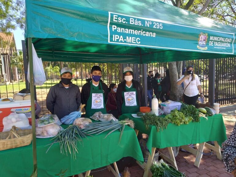 Alumnos de séptimo, octavo y noveno grado participaron de la feria.