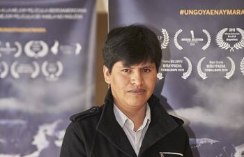 El director de cine peruano Oscar Catacora, durante la promoción de su película "Wiñaypacha" en Madrid.