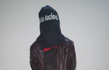 El supuesto ladrón José Asunción López Colmán, está detenido en la Dirección de Policía del Alto Paraná.