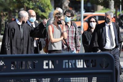 Aya Biran Nirko (C), tía del niño de seis años Eitan Biran, único sobreviviente de la tragedia de Mottarone en Italia, lleva a la corte de apelaciones en Tel Aviv, Israel.