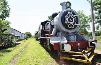 Esta es la locomotora que necesita algunas reparaciones para funcionar y llevar a cabo recorridos turísticos en la zona. Hoy se pueden visitar los talleres, de 8:00 a 16:00.