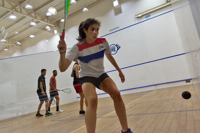 Luján María Inés Palacios Benítez,
29 de mayo de 2000, 22 años.
Modalidad: Singles, dobles y
mixtos.