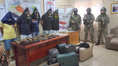 Los cinco detenidos con fusiles de la marca HECKLER Y KOCH, modelo HK417, calibre 7.62 mm x51, procedencia alemana, con un cargador cada uno. Todos retornaron a prisión tras el cambio de postura de la jueza Ilda Acosta de Katueté.