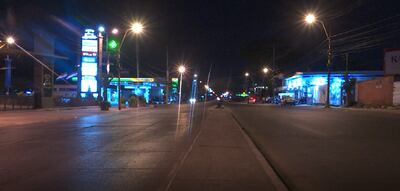 Sigue la falta de buses en horas de la madrugada.