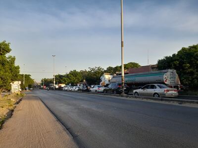Las filas de vehículos que buscan ingresar al Chaco por el puente Remanso se extiende desde la Transchaco.